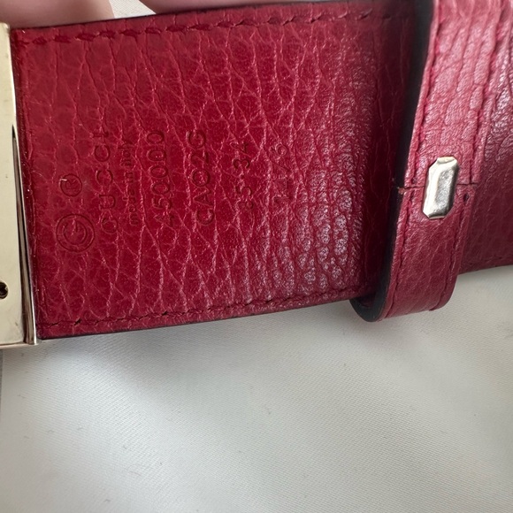 Gucci Interlocking GG Reversible Black/Red Calfskin Belt with Gold-Tone Buckle - Picture 4 of 4